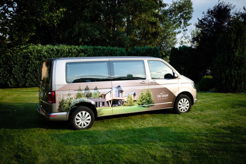 VW Caravelle SHuttle bus Tri Vody